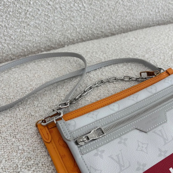 Authentic Louis Vuitton Grey Monogram Canvas Story Double Flat Messenger Bag - Picture 2 of 14